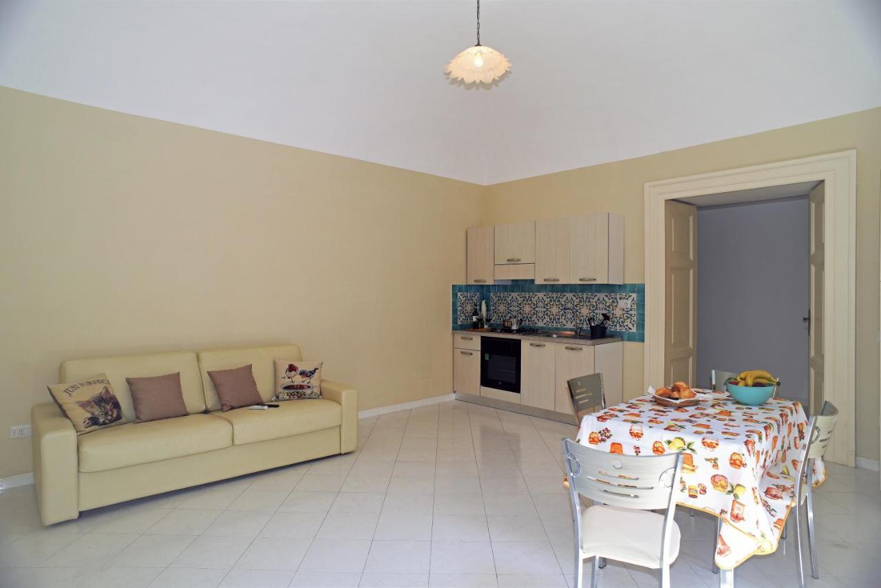 Casa Vacanza "Nonna Matilde" A Meta Di Sorrento, 600Mt Dal Mare, Casa Per 4 Exterior photo