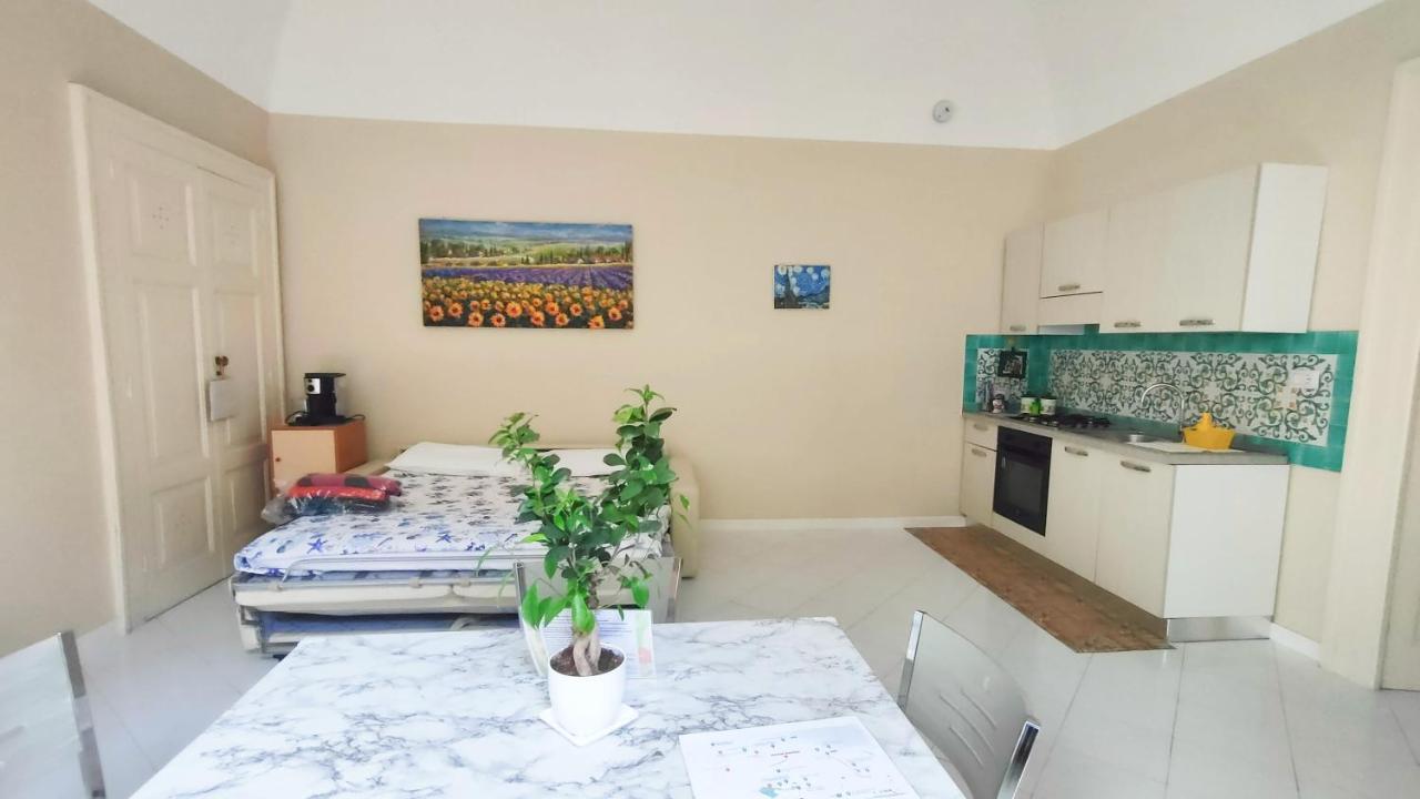 Casa Vacanza "Nonna Matilde" A Meta Di Sorrento, 600Mt Dal Mare, Casa Per 4 Exterior photo